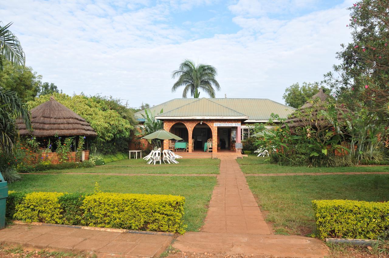 New Court View Hotel Masindi Luaran gambar