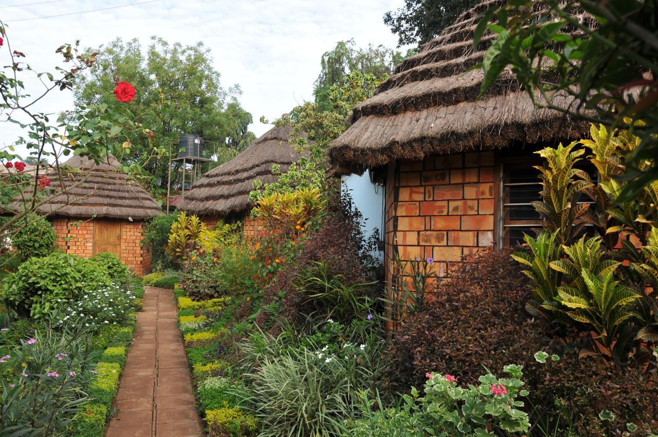 New Court View Hotel Masindi Luaran gambar