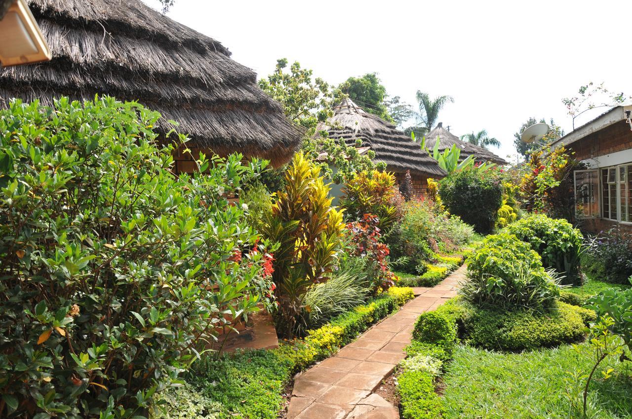 New Court View Hotel Masindi Luaran gambar