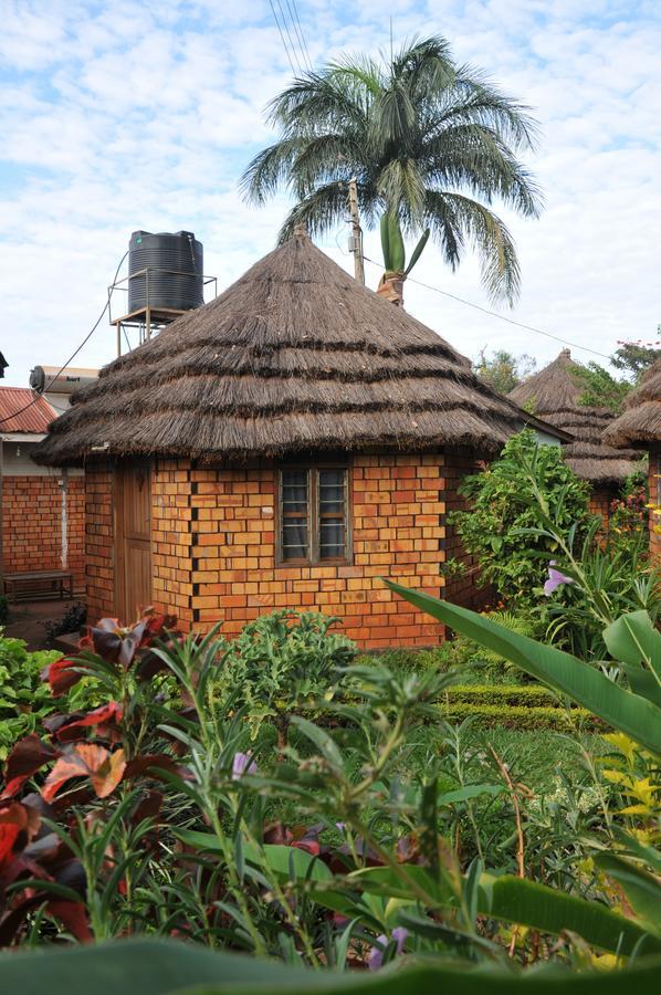 New Court View Hotel Masindi Luaran gambar