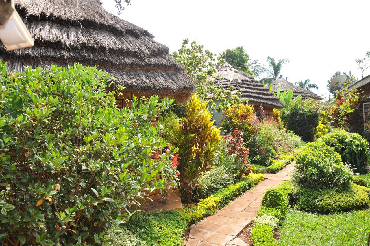 New Court View Hotel Masindi Luaran gambar