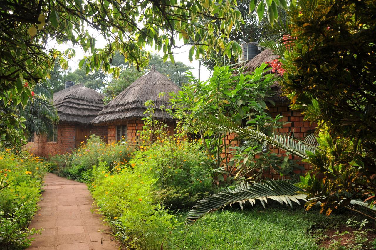 New Court View Hotel Masindi Luaran gambar