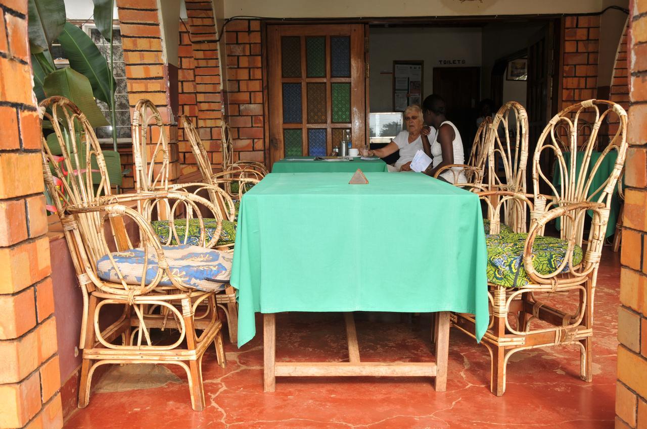 New Court View Hotel Masindi Luaran gambar