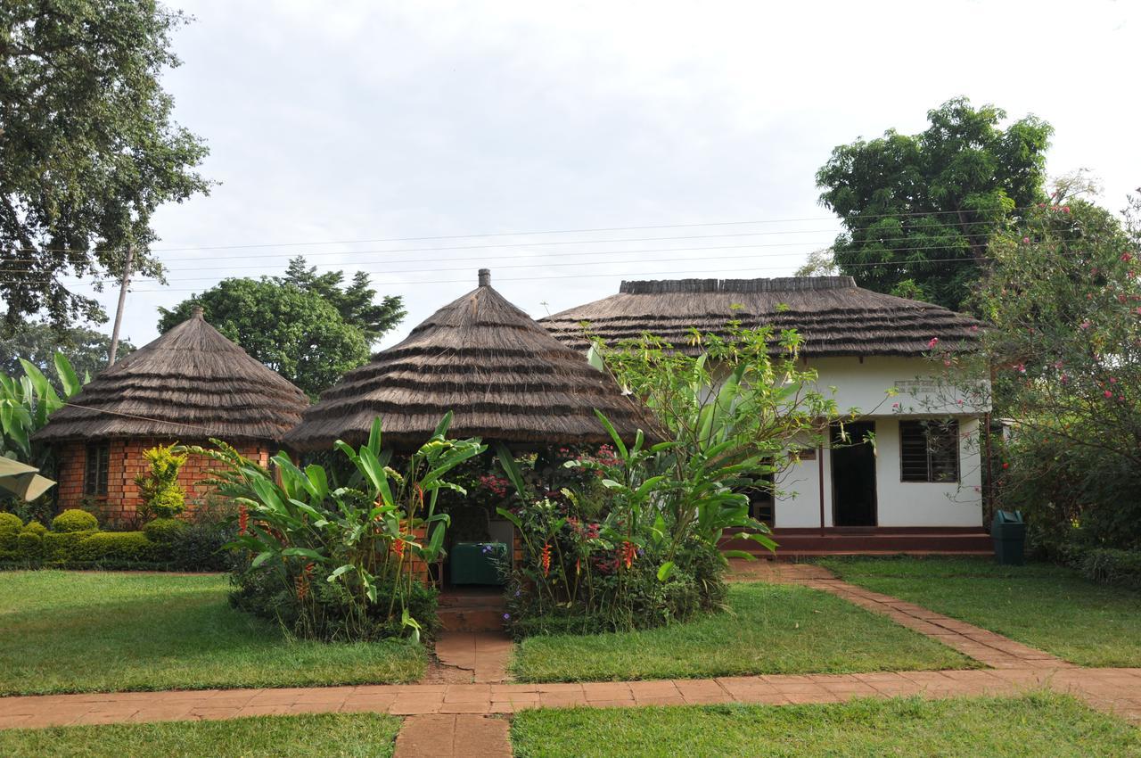 New Court View Hotel Masindi Luaran gambar