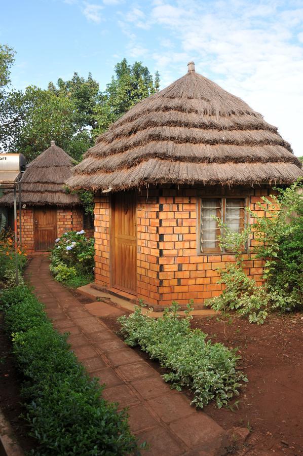New Court View Hotel Masindi Luaran gambar